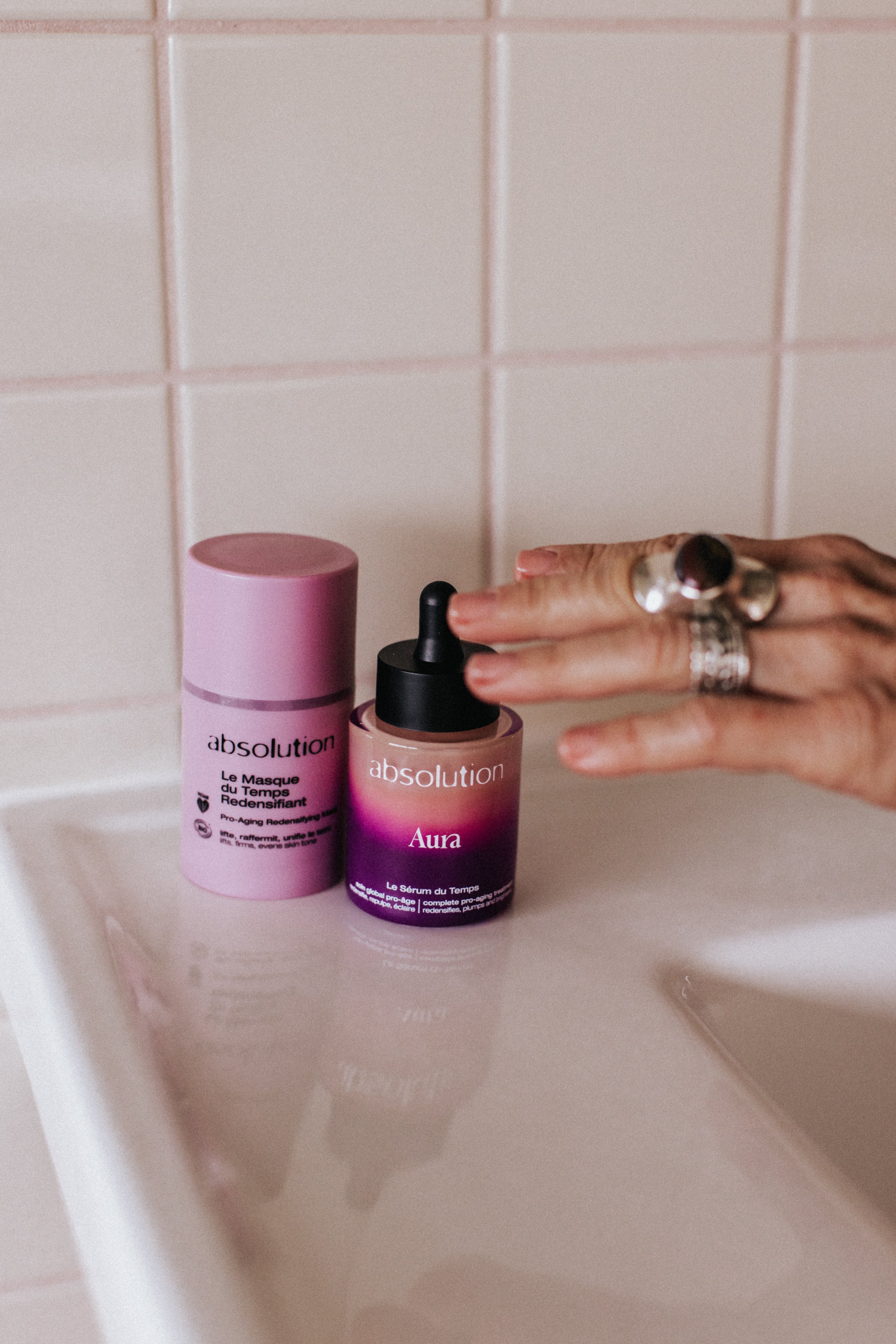Sérum ou crème pro-âge : quelle différence ?