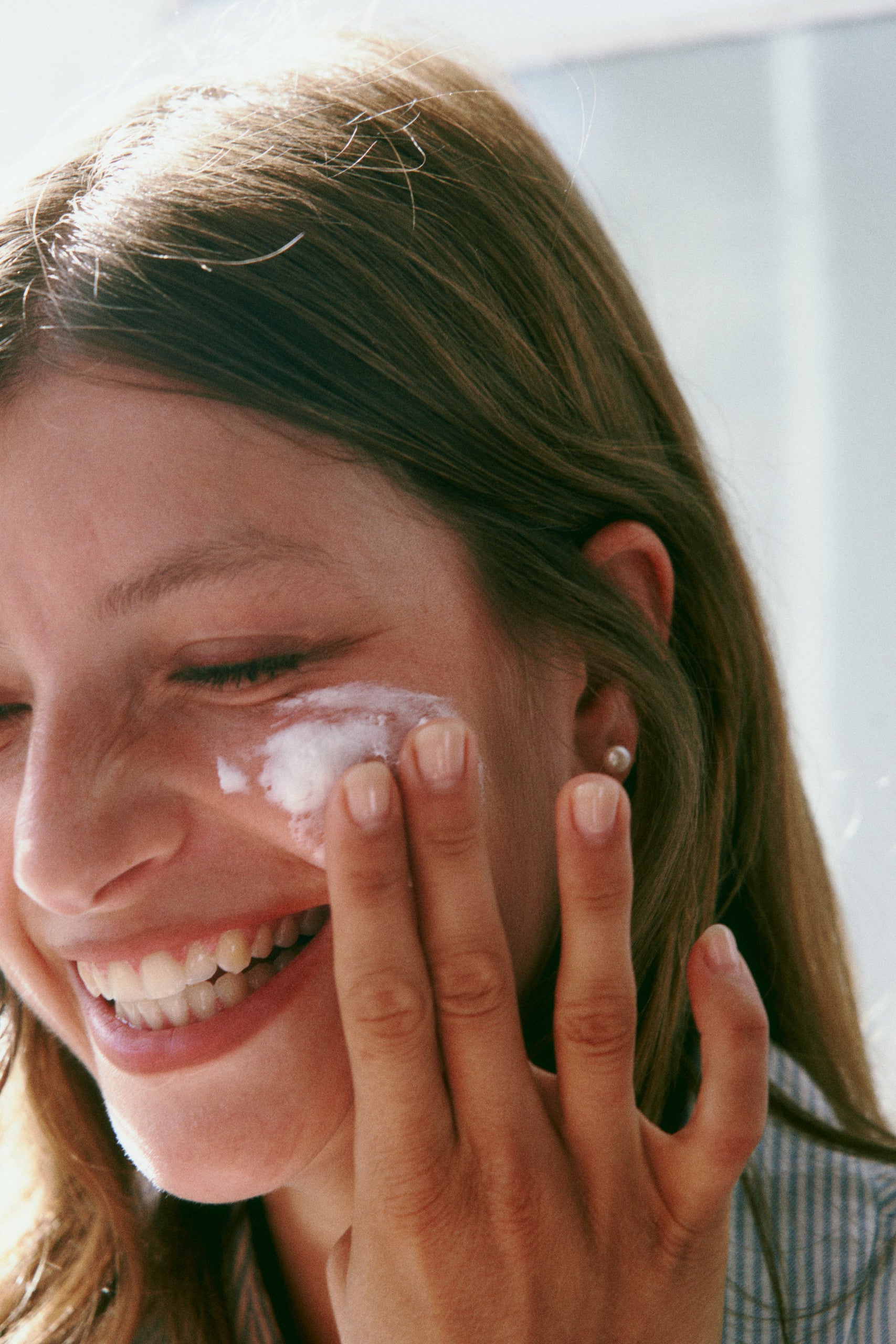 Peut-on faire un gommage sur le visage quand on a la peau grasse