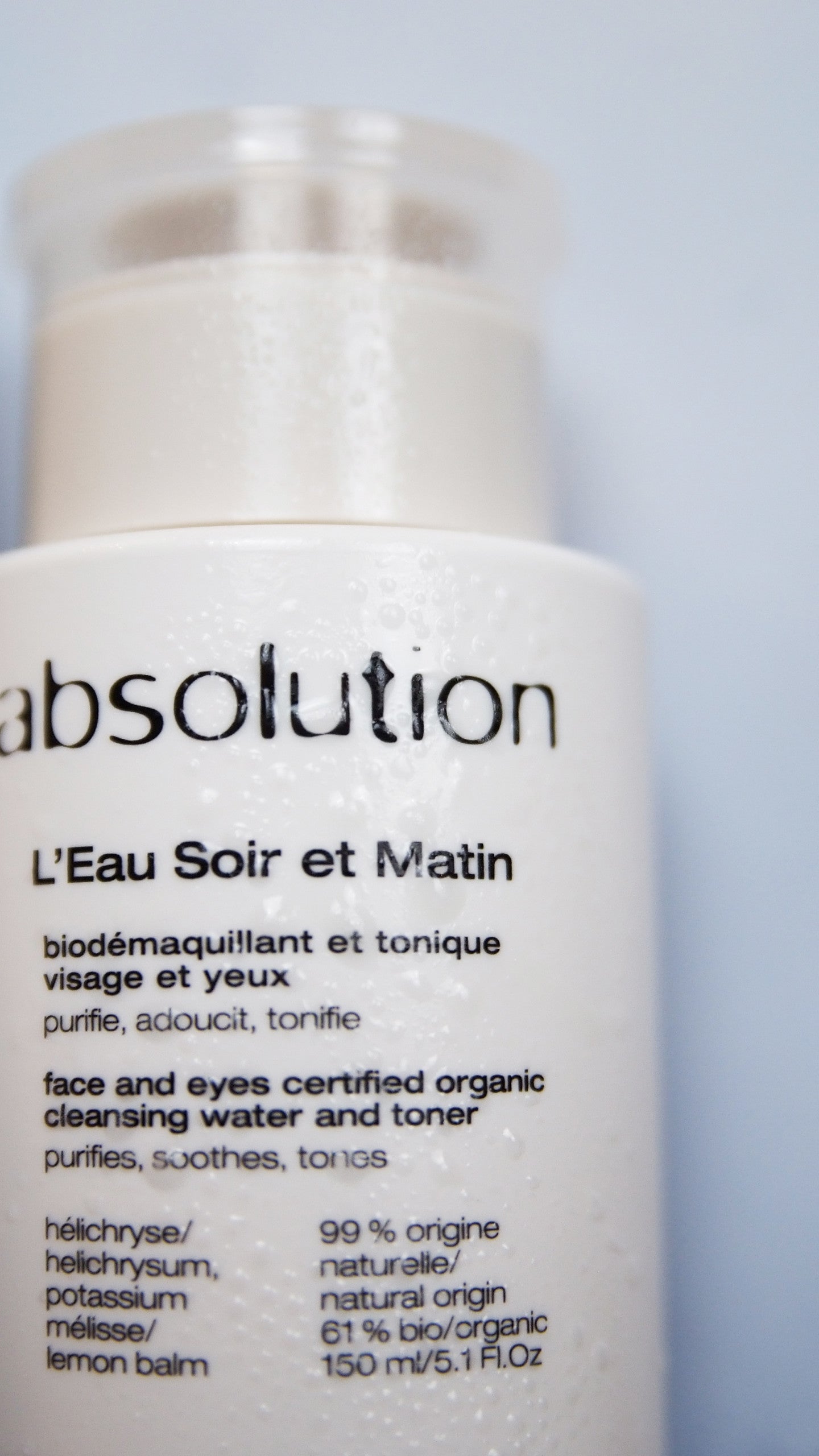 Démaquiller ou nettoyer sa peau : on vous explique la différence   