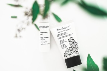 Choosing an organic skincare product with hyaluronic acid