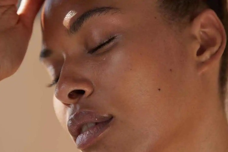 Pourquoi ma peau du visage desquame-t-elle ?