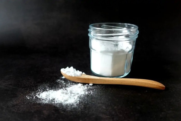 9 Ways Baking Soda Will Elevate Your Beauty Routine