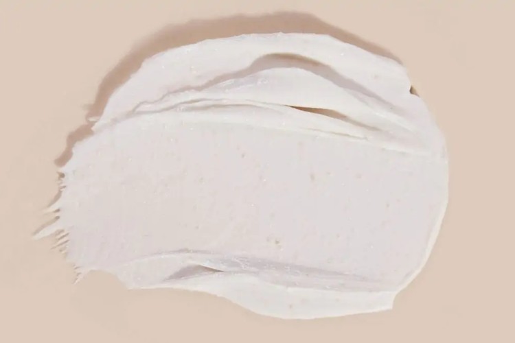 How to choose and use a face scrub | Absolution